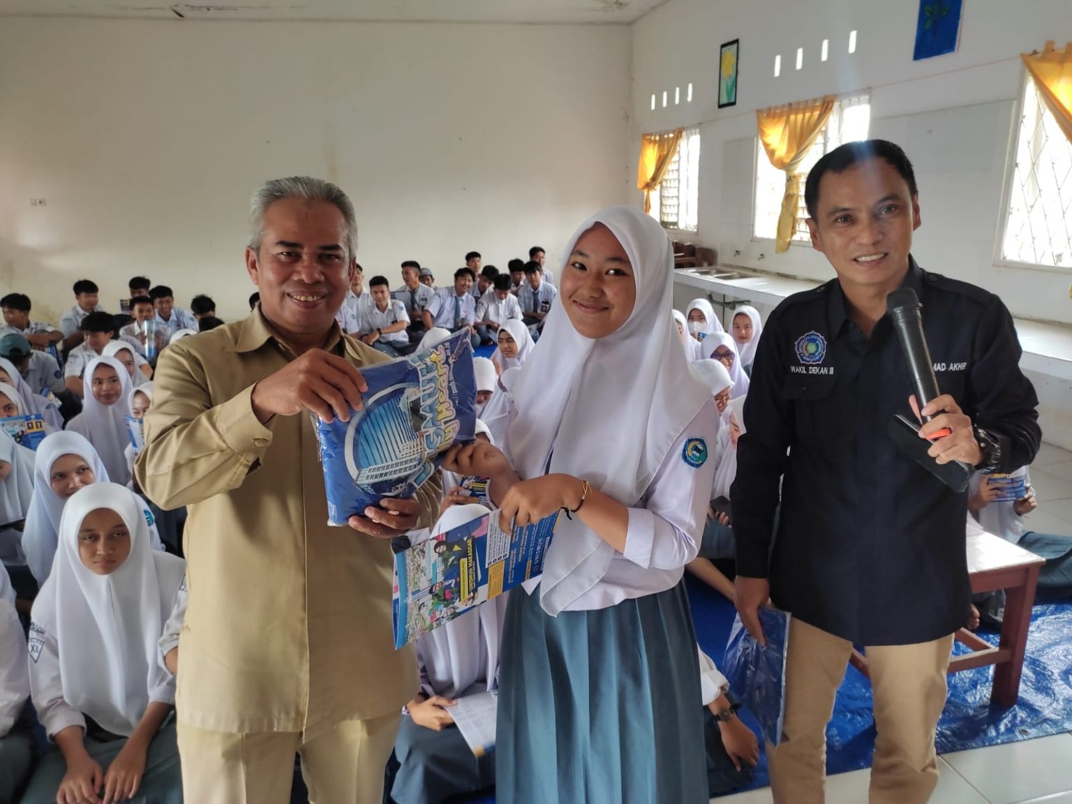 Kepsek Sman 21 Gowa Arahkan Siswa Dan Guru Kuliah Di Unismuh Makassar 