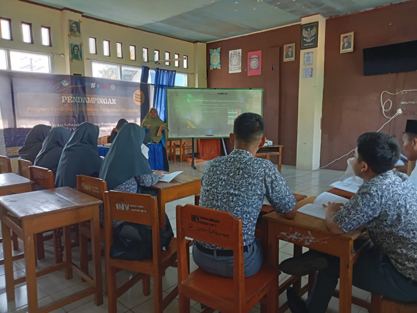 Unismuh Makassar PKM Team Organizes Smart Political Activities at Hadits Al-Junaidiyah Biru Bone Madrasah – Makassar Muhammadiyah University News