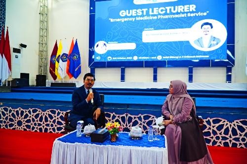 Presenting pharmacist Rahmat Hidayat, a graduate of the University of Alberta, Canada – Makassar Muhammadiyah University News