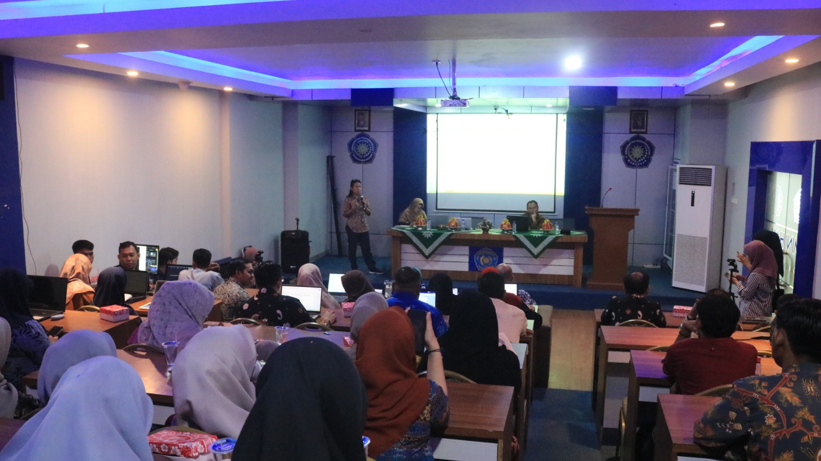 Gelar Kuliah Tamu Feb Unismuh Makassar Hadirkan Dosen Universitas Surabaya Berita Universitas