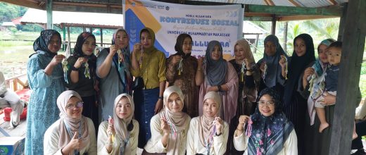 Mahasiswa PMM Unismuh Makassar Gelar Pelatihan Pembuatan Souvenir Wisata di Rammang-Rammang