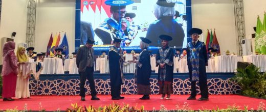 Dua Dosen Unismuh Dikukuhkan sebagai Guru Besar, Angkat Isu Transformasi Pendidikan Fisika dan Kebijakan Stunting