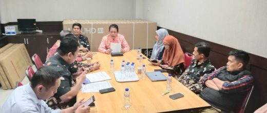 Unismuh Makassar Dukung Pembelajaran Digital dengan Hibah Smart TV