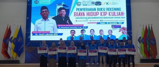 Kepala LLDIKTI Serahkan Buku Rekening Beasiswa KIP Kuliah 2024 dan SK Pembukaan Prodi S2 Akuntansi Unismuh Makassar